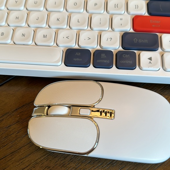 Bluetooth keyboard and mouse - Picture 3 of 3